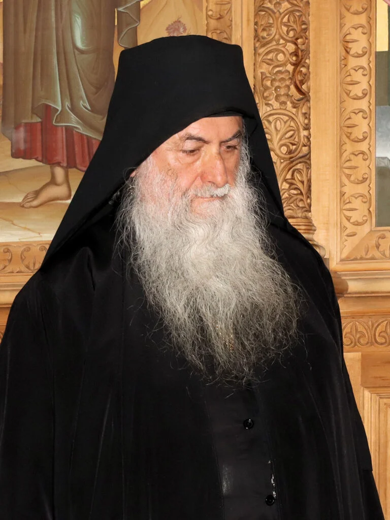 Așa devine omul „nelumesc”