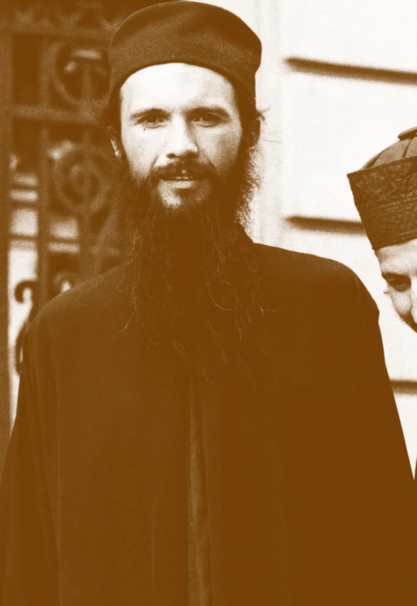 Scăldat de valurile rugăciunii şi ale păcii