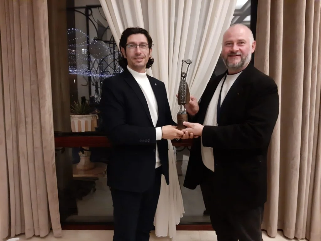 Două inimi și un premiu