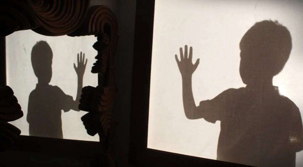 Fascinația umbrelor